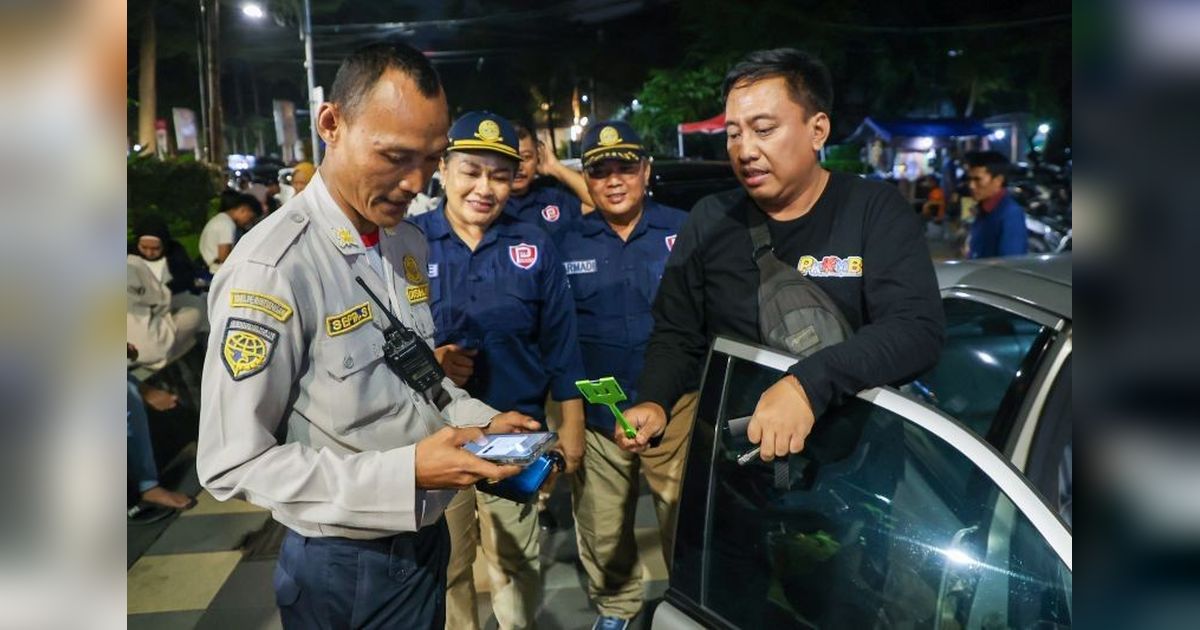 Digitalisasi Parkir Surabaya: Antara Karcis, Kode QR, dan Tantangan Transisi