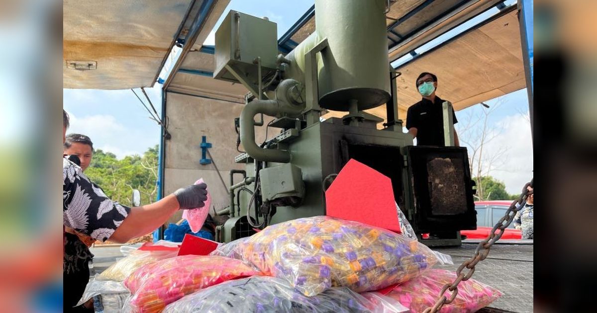 Polda Kepri Musnahkan Narkotika: Ribuan Gram Sabu dan Belasan Ribu Butir Ekstasi Dimusnahkan dari 24 Kasus