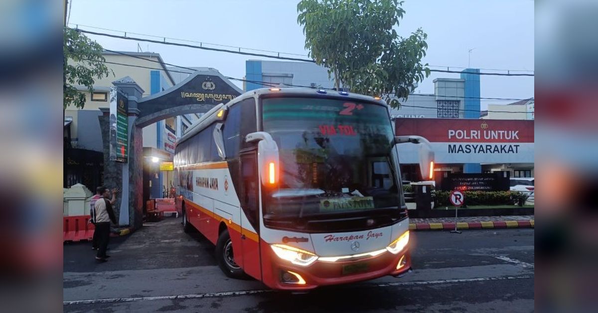 KPK Tangkap Bupati Tulungagung, 12 Pejabat Dibawa ke Surabaya untuk Pemeriksaan Lanjutan