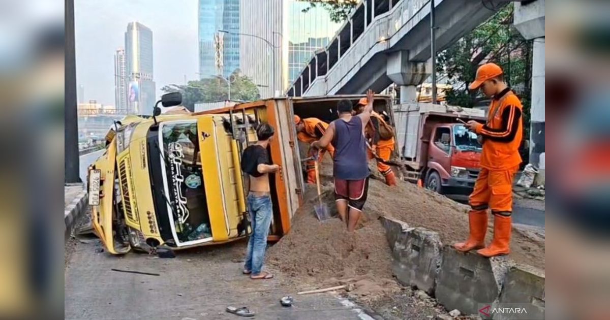 Kecelakaan Truk Mengantuk di Gatot Subroto: Sopir Akui Hilang Kendali Akibat Kelelahan