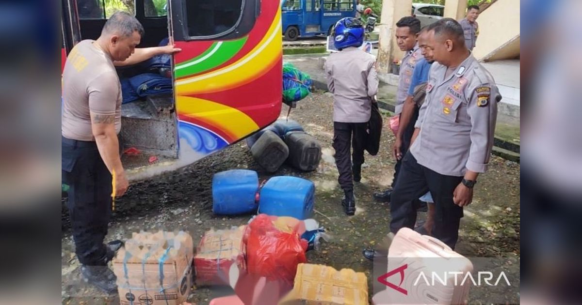 Polisi Gagalkan Peredaran Miras Ilegal Ambon, Ratusan Liter Sopi Diamankan