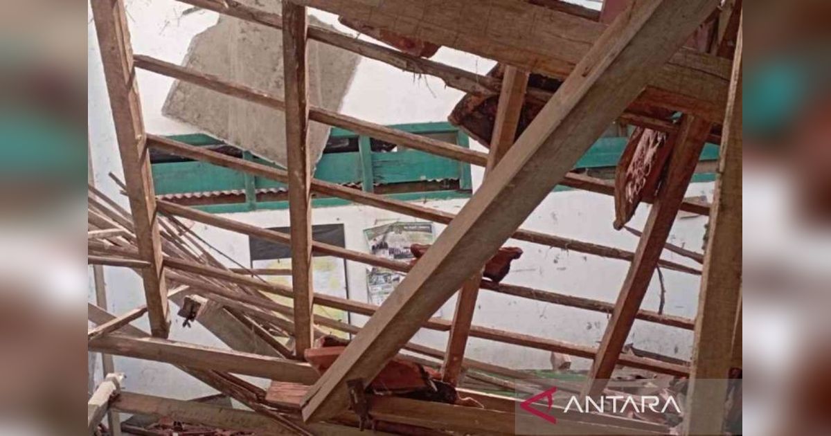 Pemkab Sampang Siasati KBM SDN Pangelen 1 Pasca Ruang Kelas Rusak Diterjang Angin Kencang