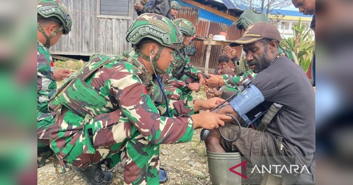 Prajurit Satgas Yonif 136/TS Gelar Pengobatan Gratis Papua untuk Warga Anepalui