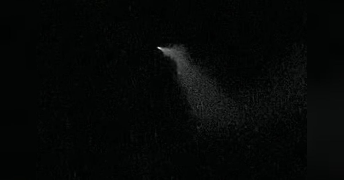 BMKG Pastikan Benda Langit Bercahaya di Malang Bukan Rudal, Melainkan Sampah Antariksa