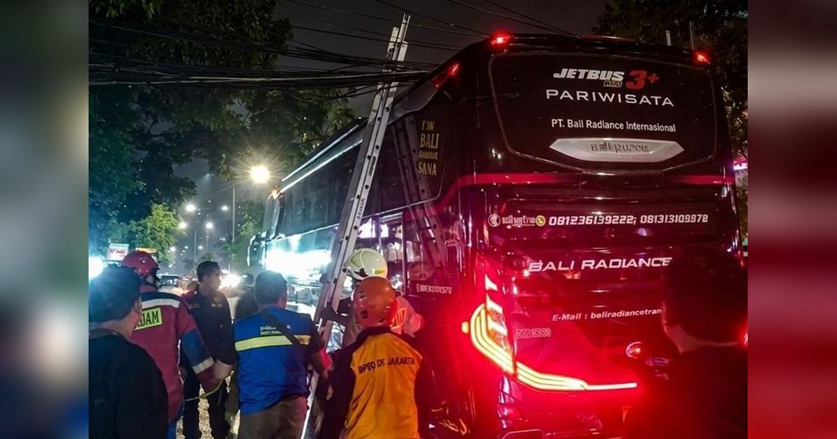 Tiang Optik Roboh di Tamansari Jakarta Barat Akibat Keropos dan Beban Kabel Berlebih