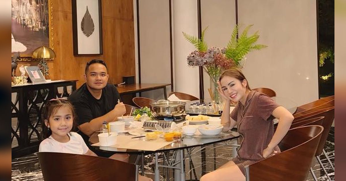 5 Foto Ruang Makan Elegan Rumah Momo Geisha, Rayakan Ulang Tahun ke-9 Penuh Hangat