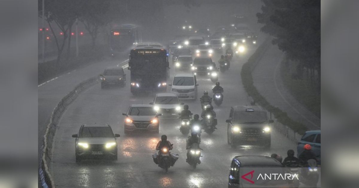 BMKG Prakirakan Jakarta Hujan Ringan hingga Sedang Sepanjang Hari Sabtu