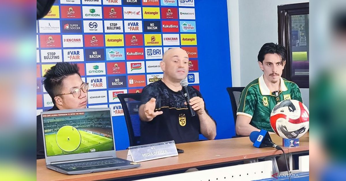 Pelatih Persebaya Pertanyakan Keputusan Wasit Kontroversial dalam Laga Kontra Madura United