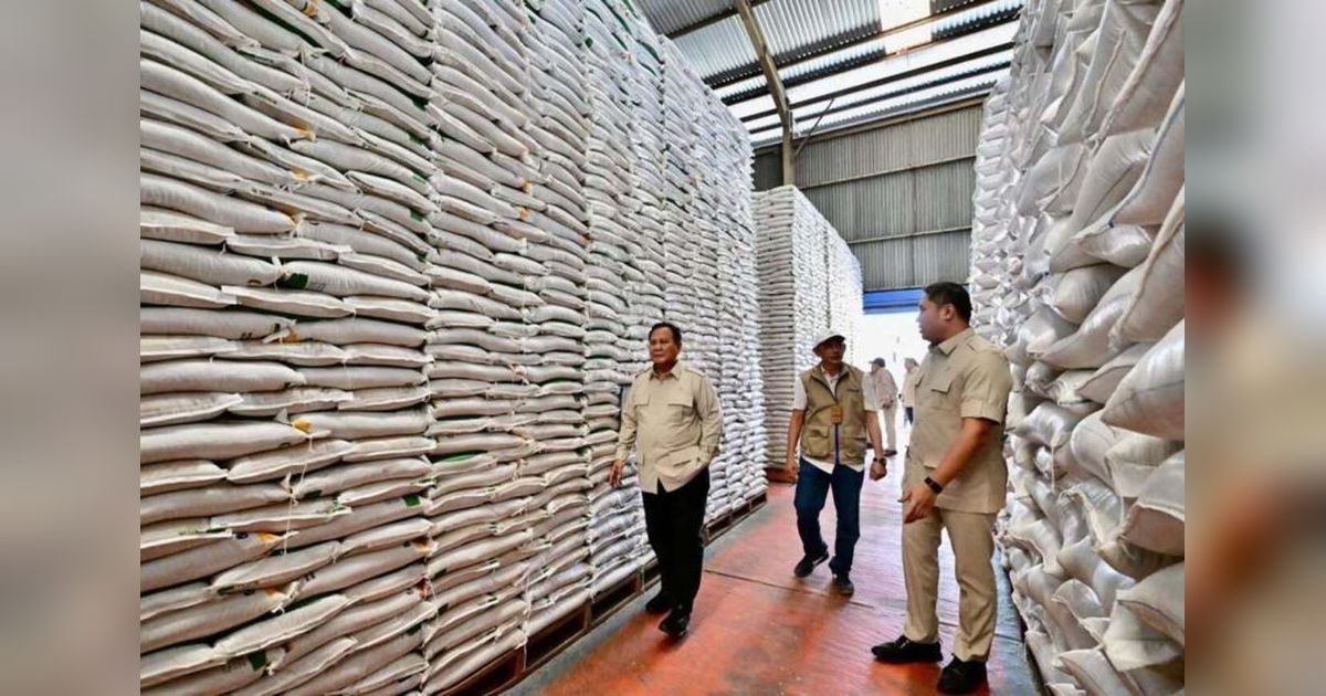 Presiden Prabowo Pastikan Cadangan Beras Aman di Gudang Bulog Magelang