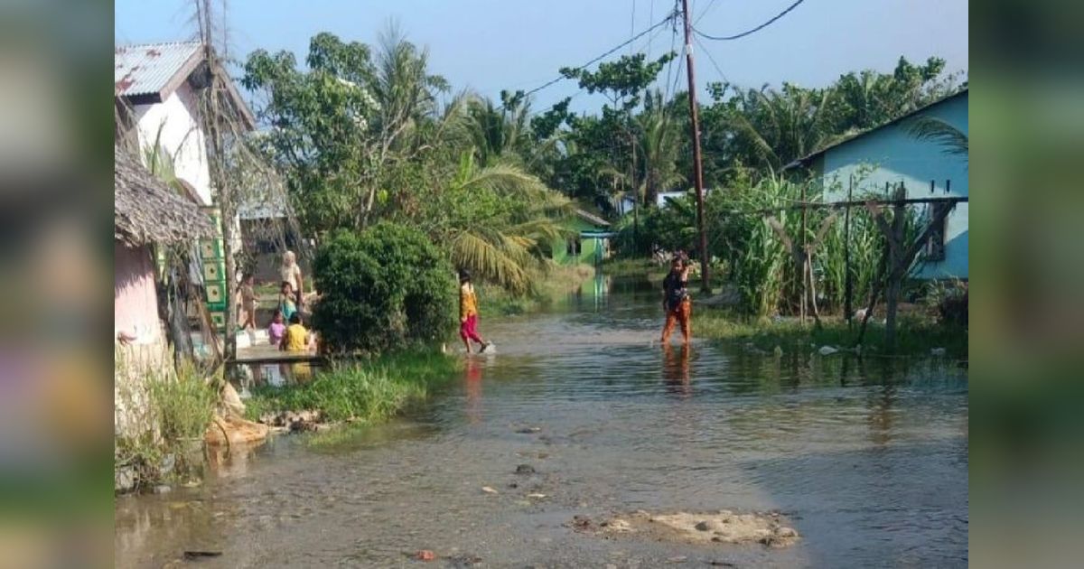 Banjir Deliserdang: 35 Jiwa Mengungsi Akibat Tanggul Jebol di Hamparan Perak