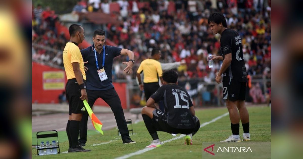 Evaluasi Carlos Pena Jelang Persita vs Persik di BRI Super League 2025/2026