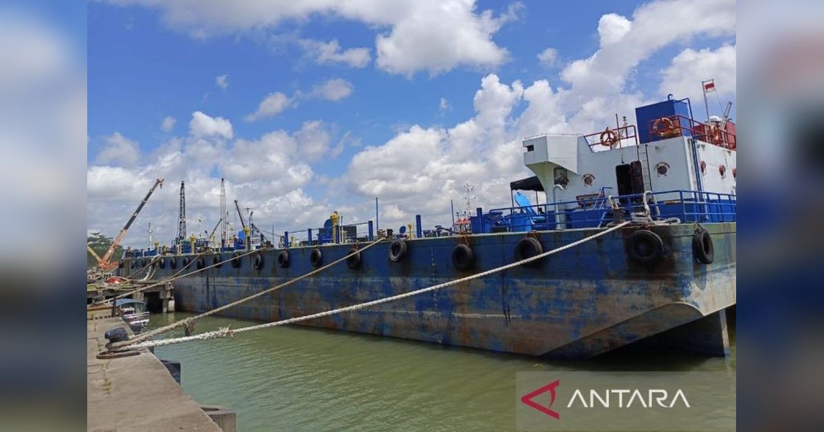 PTP Nonpetikemas Pangkalbalam Pasang Oil Boom, Komitmen Atasi Pencemaran Minyak di Pelabuhan