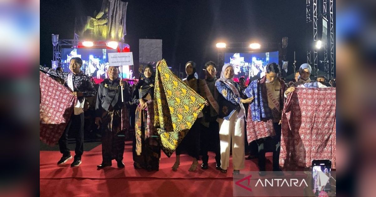 Ribuan Peserta Meriahkan Karnaval Batik Besurek, Rayakan HUT ke-307 Kota Bengkulu