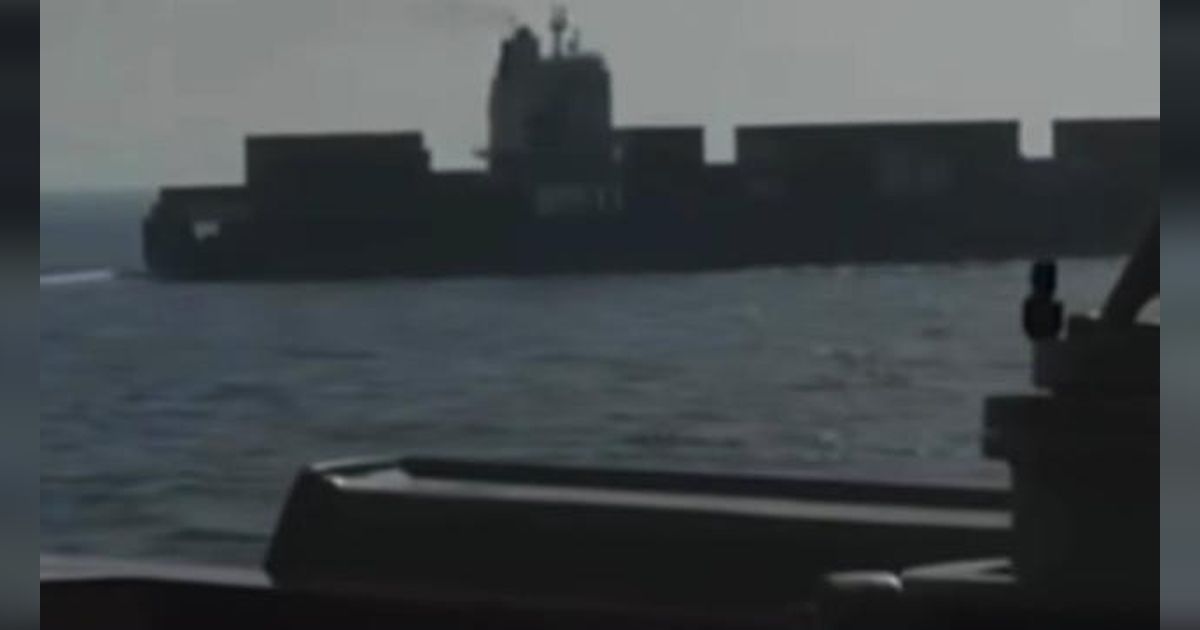 Situasi Memanas, Angkatan Laut AS Tembak dan Sita Kapal Kargo Berbendera Iran