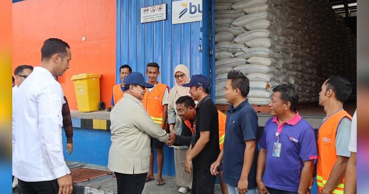 Sidak Gedung Bulog di Magelang, Prabowo Sempatkan Sapa dan Foto Bareng Pegawai