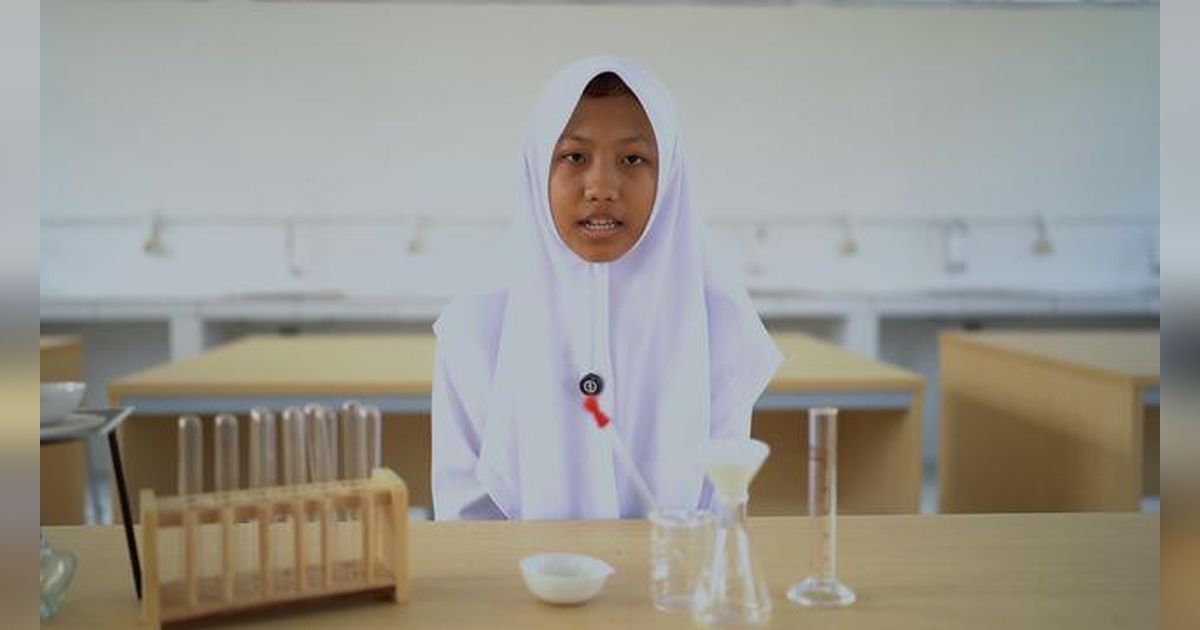Kisah Haru Rafika, Ditinggal Orang Tua dan Kini Terselamatkan Berkat Sekolah Rakyat