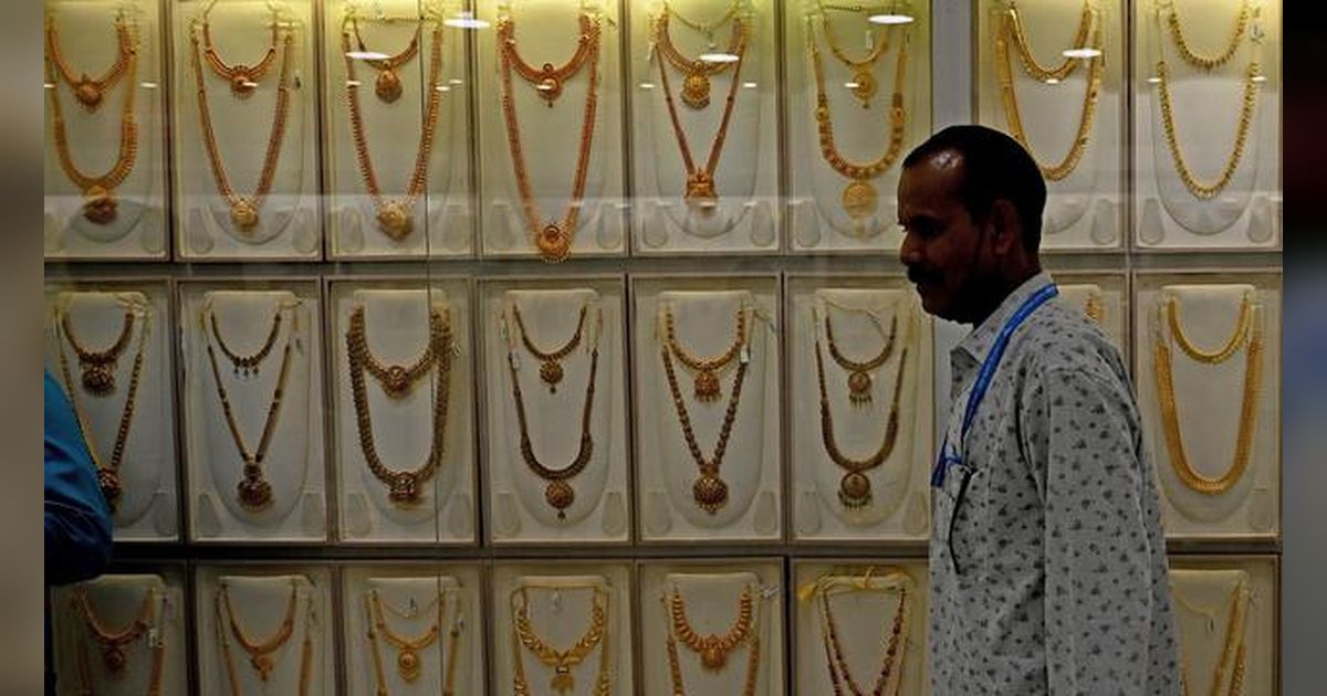 Harga Emas Global Anjlok Akibat Penguatan Dolar AS