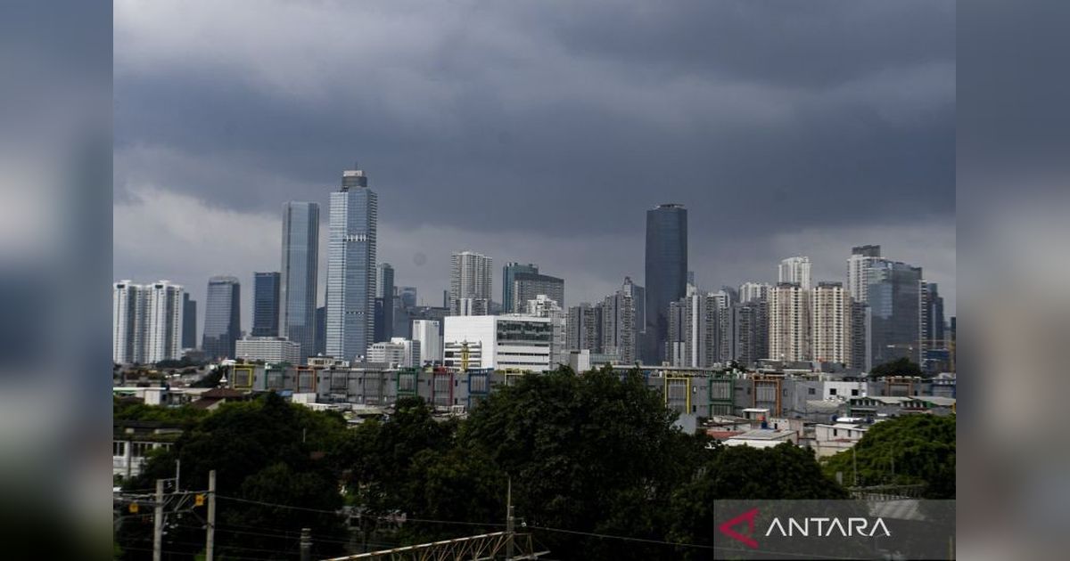 BMKG Prakirakan Cuaca Jakarta Diselimuti Awan Tebal Sepanjang Kamis