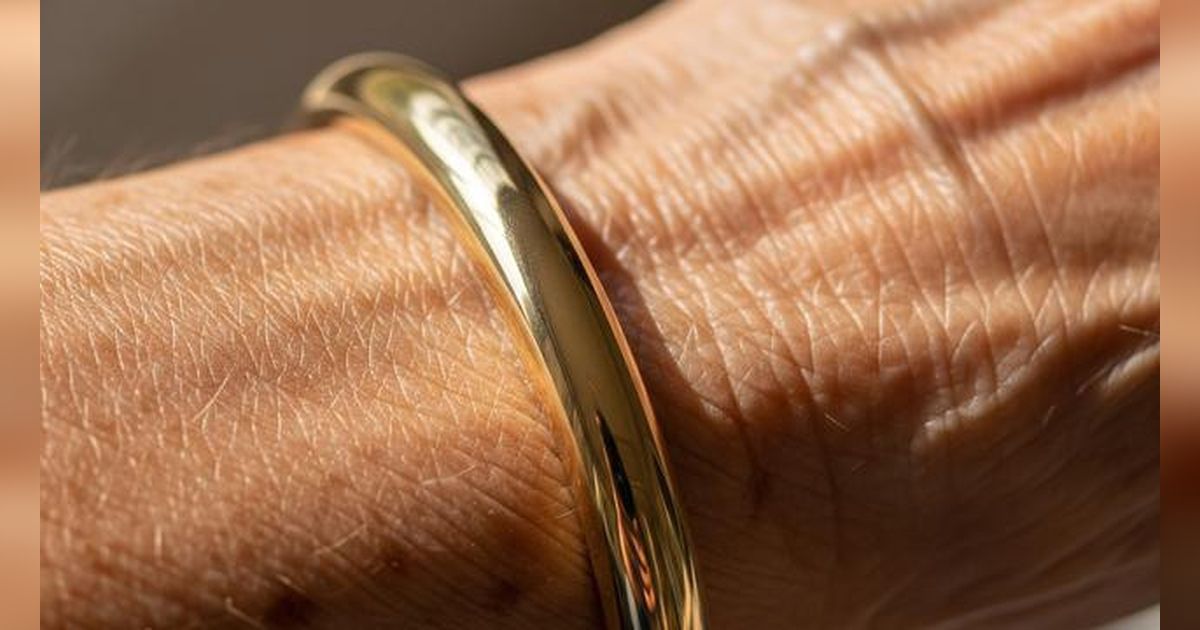 10 Model Cincin Emas Ringan untuk Lansia agar Nyaman Dipakai Setiap Hari