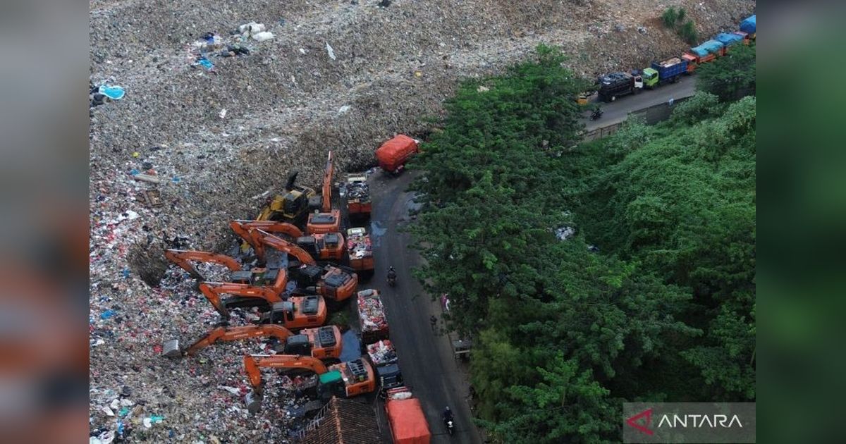 Krisis Bahan Bakar Lumpuhkan Operasional TPA Burangkeng Bekasi, Sampah Menumpuk
