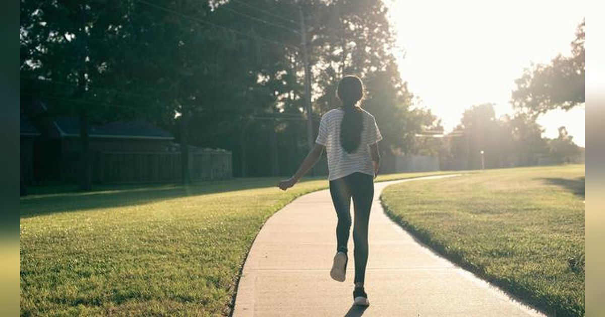Rutin Jalan Kaki Pagi, Rahasia Tubuh Bugar dan Berat Badan Ideal