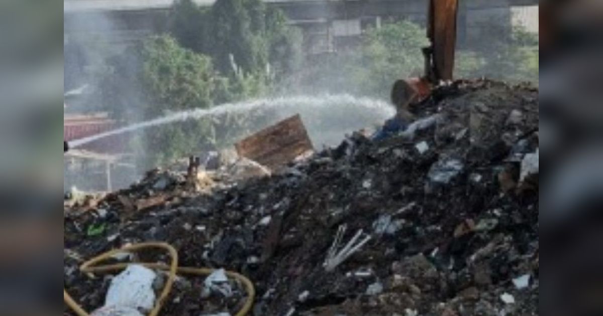 Waspada Bahaya Bakar Sampah Sembarangan, Jakarta Utara Alami Kebakaran Hebat