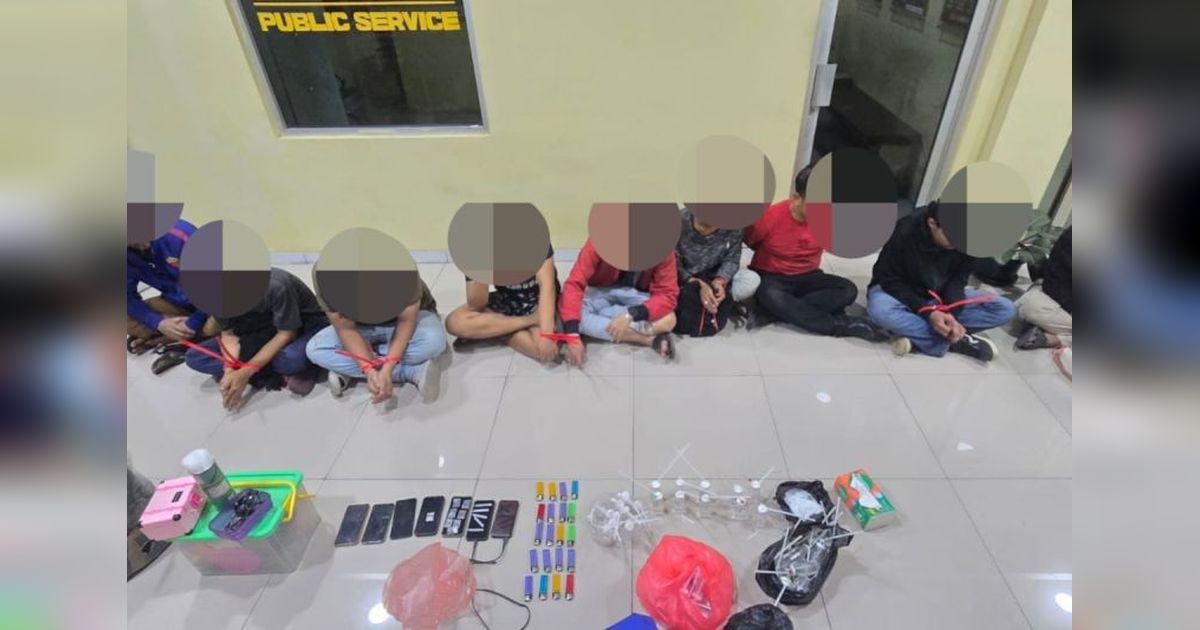 Polres Metro Jakarta Pusat Ciduk Sembilan Orang dalam Pesta Narkoba di Pinggir Rel Kereta