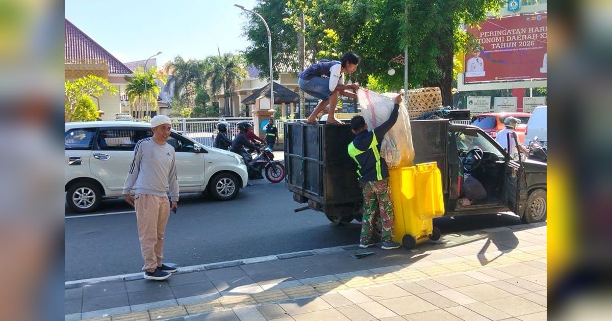 Volume Sampah Pengantar Haji Mataram Melonjak Hingga Satu Ton Per Hari