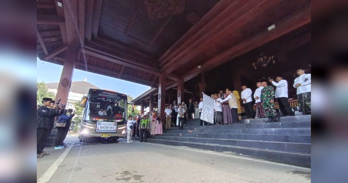 Pemberangkatan Calon Haji Ponorogo: 554 Jamaah Diberangkatkan Menuju Tanah Suci