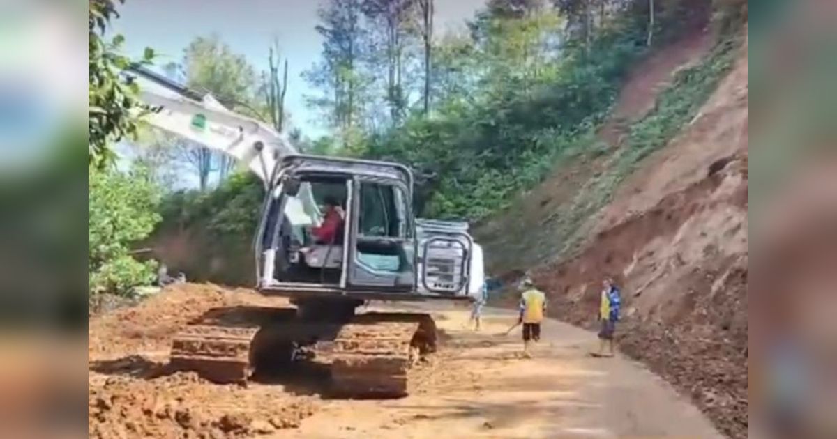 Longsor Teratasi, Jalur Selatan Garut Normal Dilintasi Kendaraan