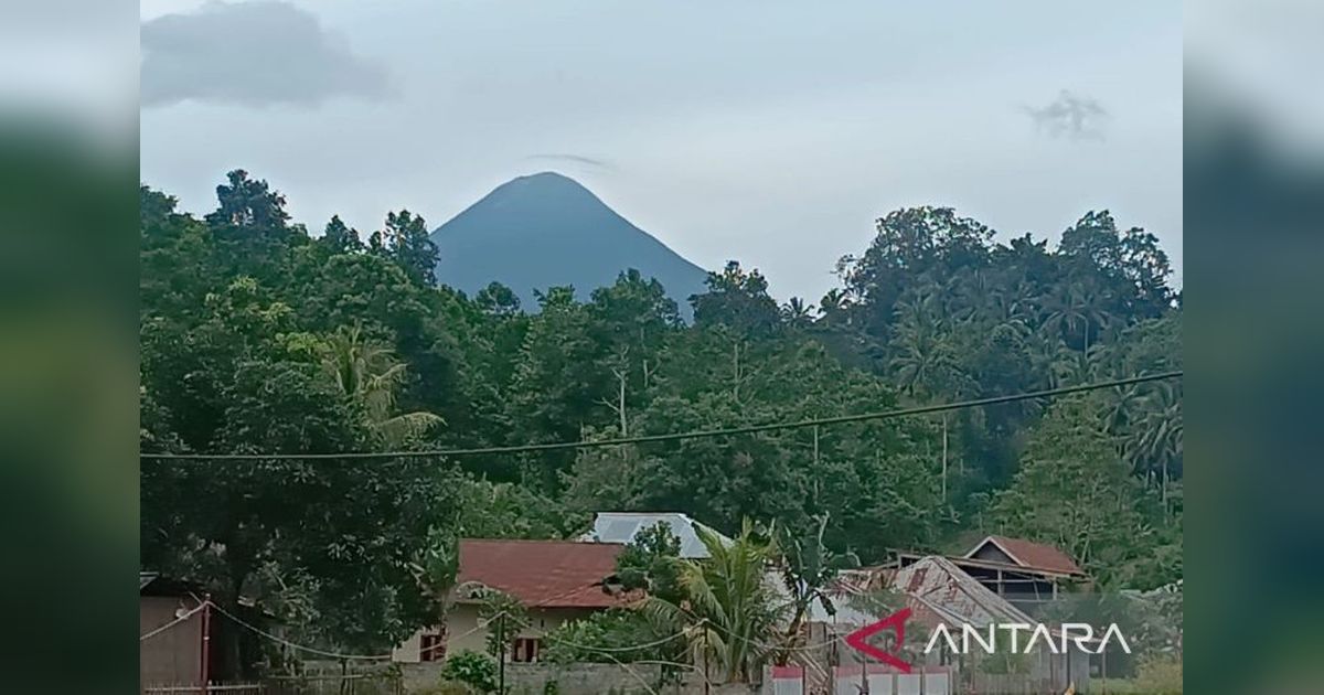 Aktivitas Kegempaan Gunung Soputan Didominasi Gempa Tektonik Jauh, Status Waspada