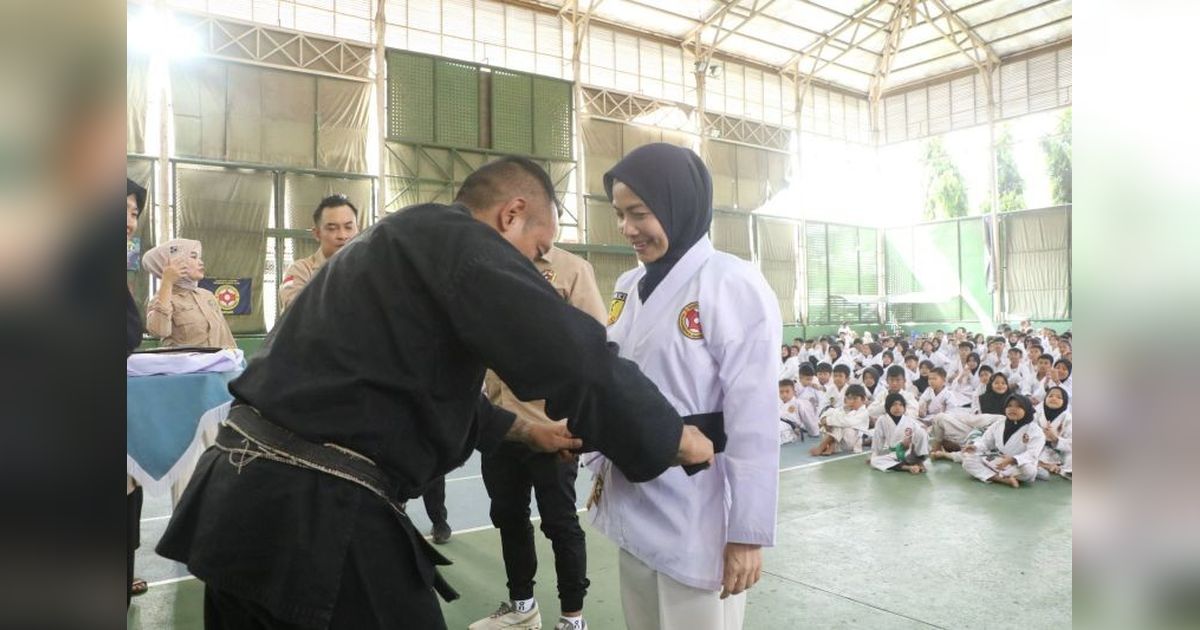 Bupati Serang Ratu Rachmatuzakiyah Raih Sabuk Hitam Kehormatan BKC, Dorong Generasi Emas Bebas Gawai