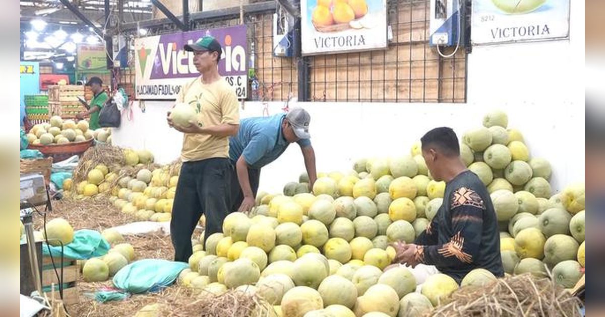Dampak Dapur MBG, Omzet Pedagang Buah Pasar Induk Kramat Jati Meningkat