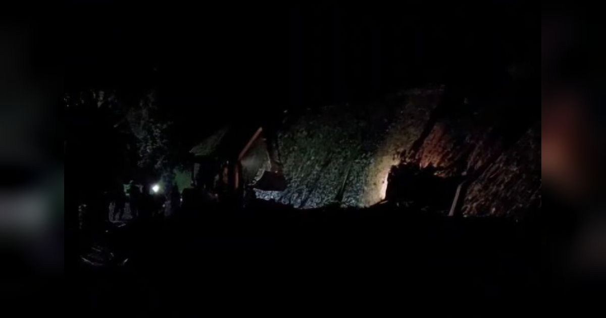 Tim Gabungan Kerahkan Alat Berat Tangani Longsor Pangalengan, Akses Jalan Sempat Lumpuh Total