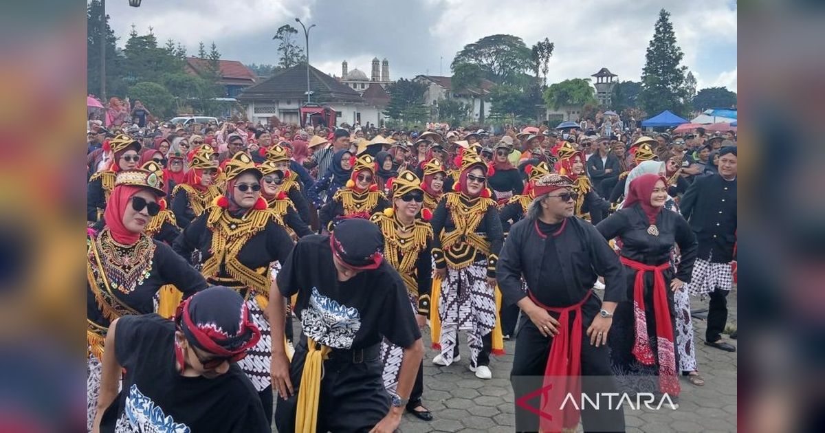 Ribuan Penari Bangilun Temanggung Meriahkan Nyadran Bhumi Phala di Kledung