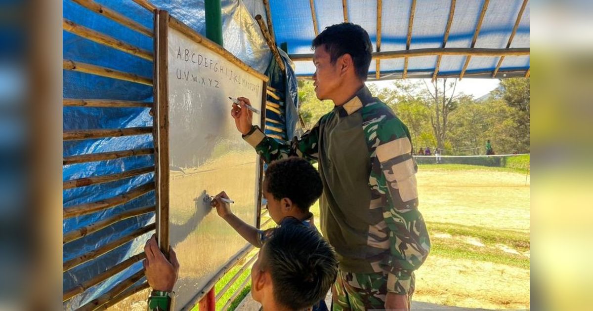 Prajurit Satgas Yonif 511/DY Ajar Anak SD di Lanny Jaya, Tingkatkan SDM Papua Pegunungan