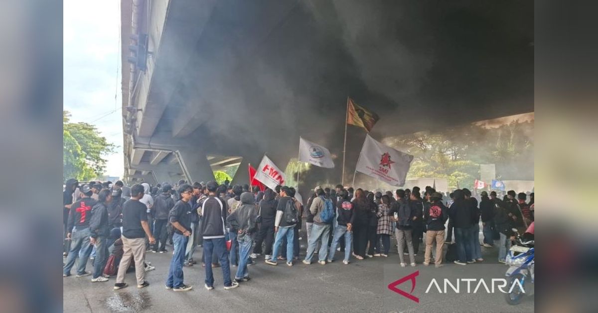 Aksi Hardiknas Makassar Berlangsung Kondusif, Mahasiswa Soroti Komersialisasi Pendidikan