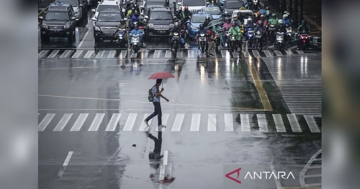 BMKG: Prakiraan Cuaca Jakarta Minggu Pagi Diselimuti Awan Tebal, Sebagian Wilayah Diguyur Hujan Ringan