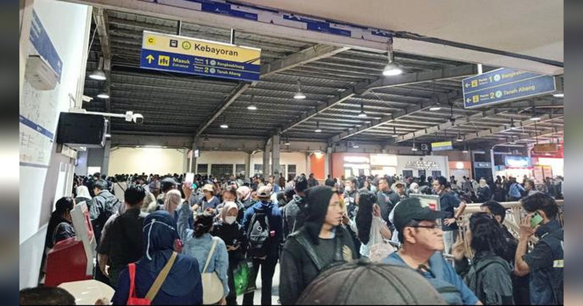 Percikan Api di Listrik Aliran Atas, Perjalanan KRL dari Tanah Abang ke Rangkasbitung Dibatasi