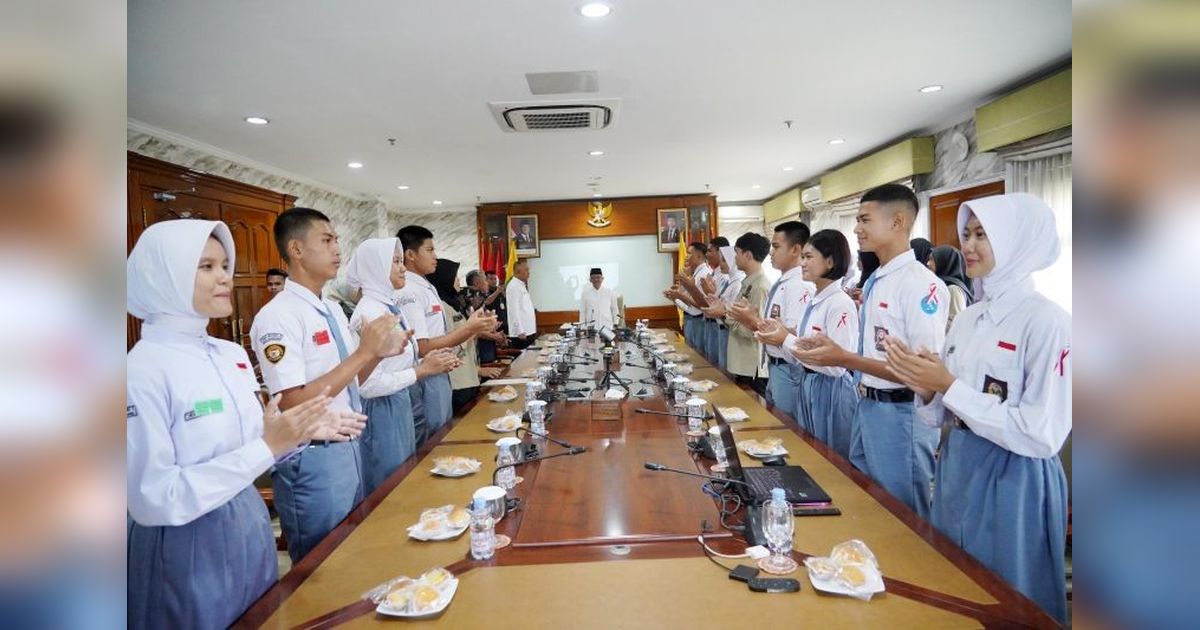 Pelajar Kota Tangerang Targetkan Kibarkan Bendera Pusaka di Istana Merdeka: Wali Kota Beri Motivasi Paskibraka