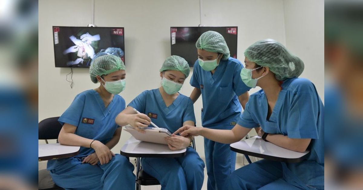 Disiplin dan Empati, Syarat Utama Jadi Dokter Masa Depan yang Kompeten