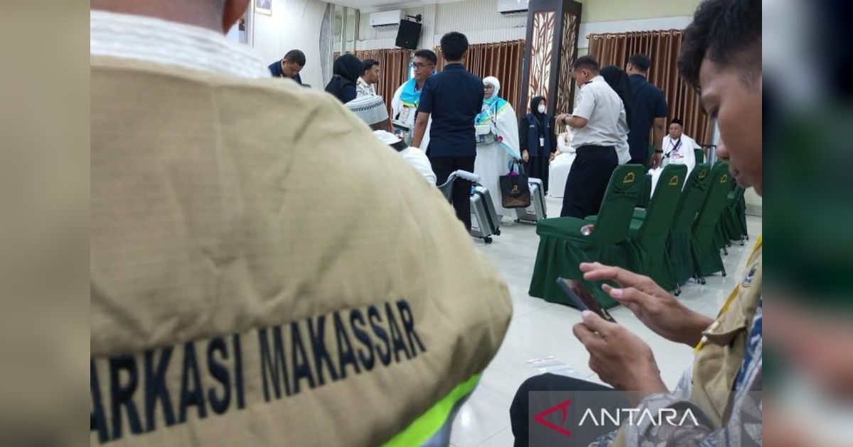 PPIH Embarkasi Makassar Terbangkan 392 JCH Papua Barat Menuju Tanah Suci