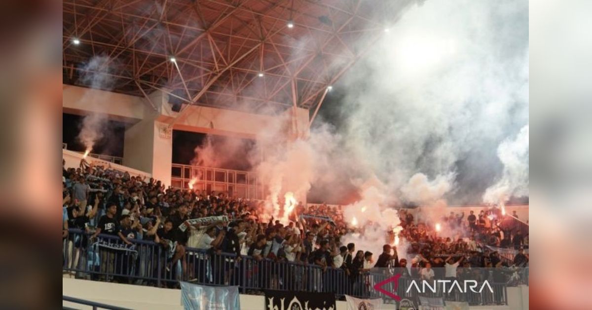 Suporter Persela Optimistis Sambut Musim Baru Usai Bebas Sanksi Penonton