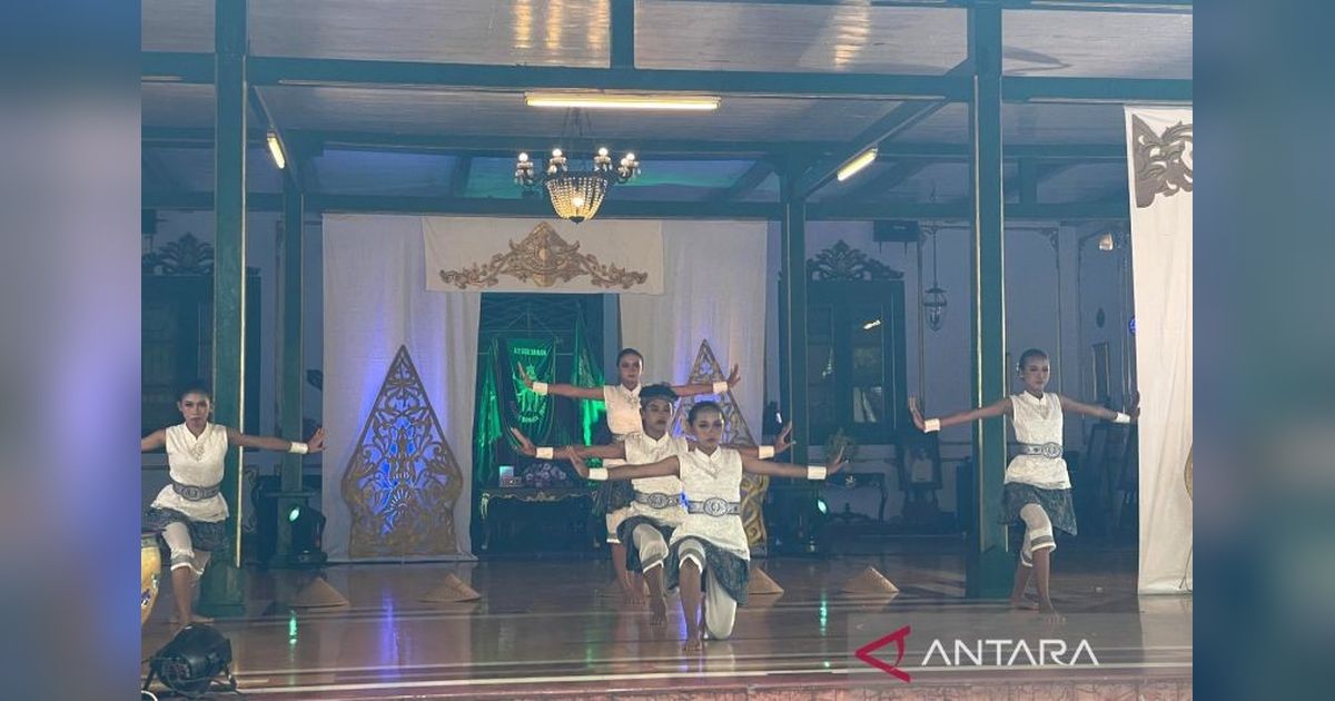 Seniman Cirebon Lestarikan Wayang Wong Melalui Pementasan di Keraton Kacirebonan