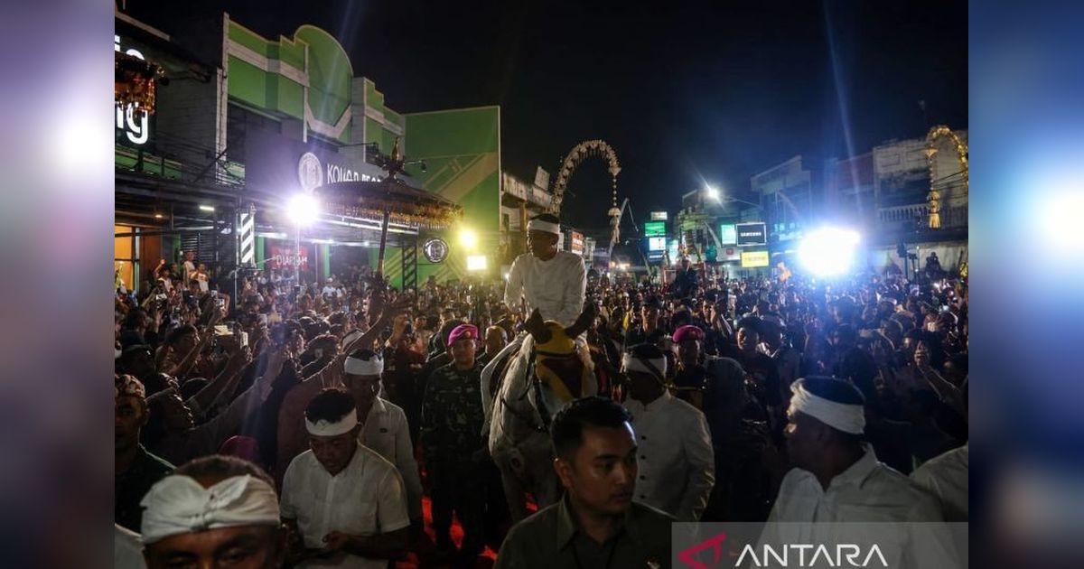 Antusiasme Ribuan Warga Padati Kirab Budaya Karawang, Gubernur Jabar Beri Apresiasi
