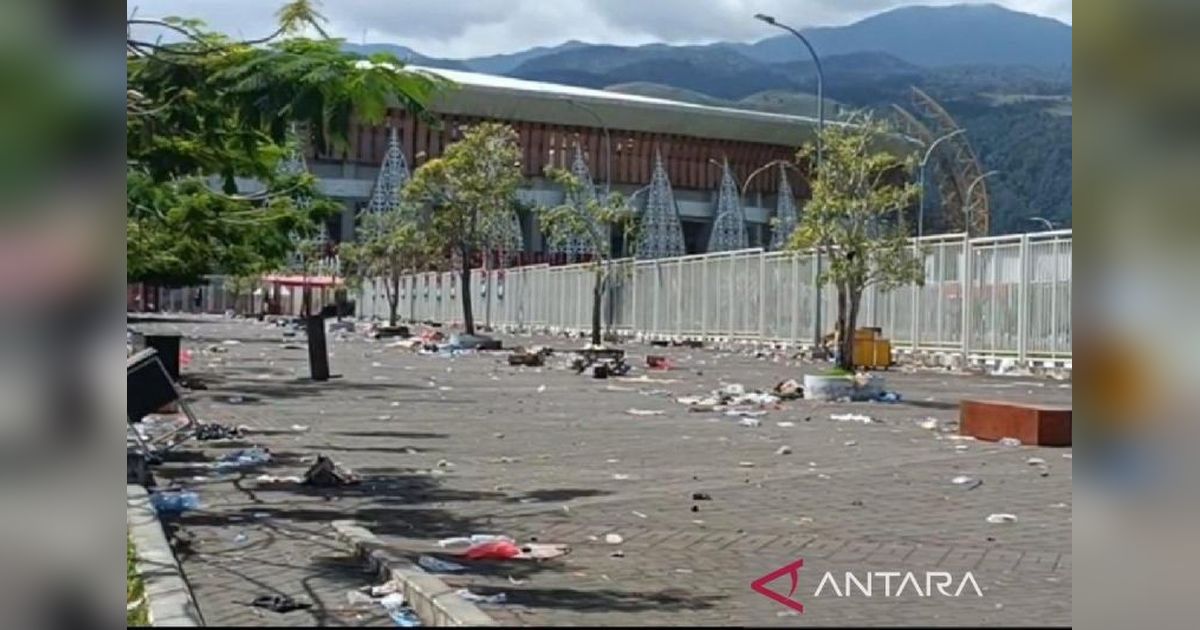 ASN Papua Kerja Bakti di Stadion Lukas Enembe, Gubernur Ajak Jaga Fasilitas Publik
