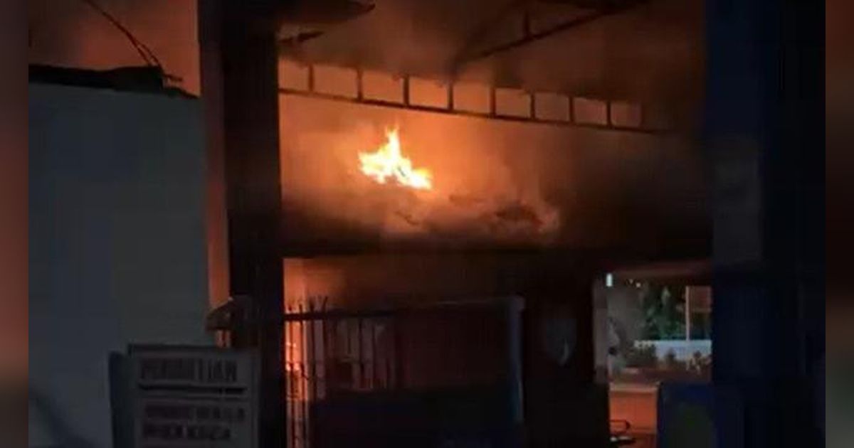 Kebakaran di Kalideres, Puluhan Lapak dan Rumah Warga Ludes Terbakar