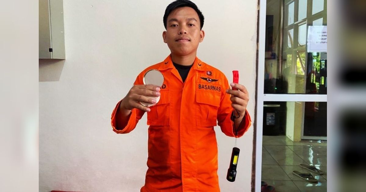 SAR Natuna: Peluit dan Senter Penting untuk Alat Keselamatan Darurat di Alam
