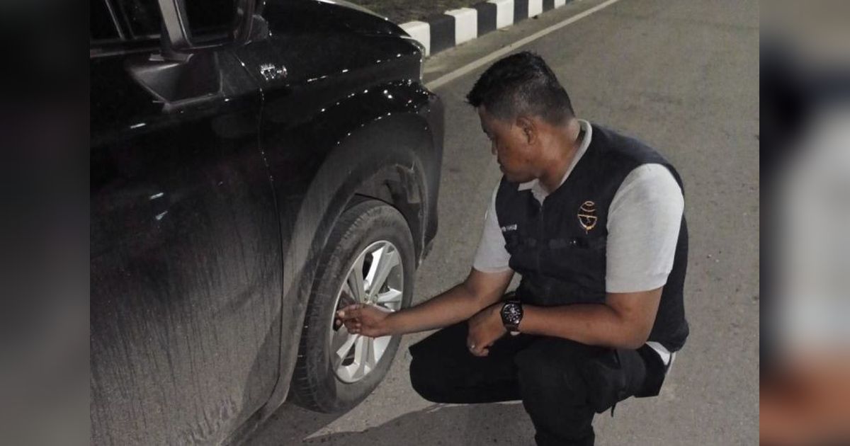 Dishub Kendari Gembosi Ban Kendaraan, Tegas Berantas Penertiban Parkir Liar di Eks MTQ