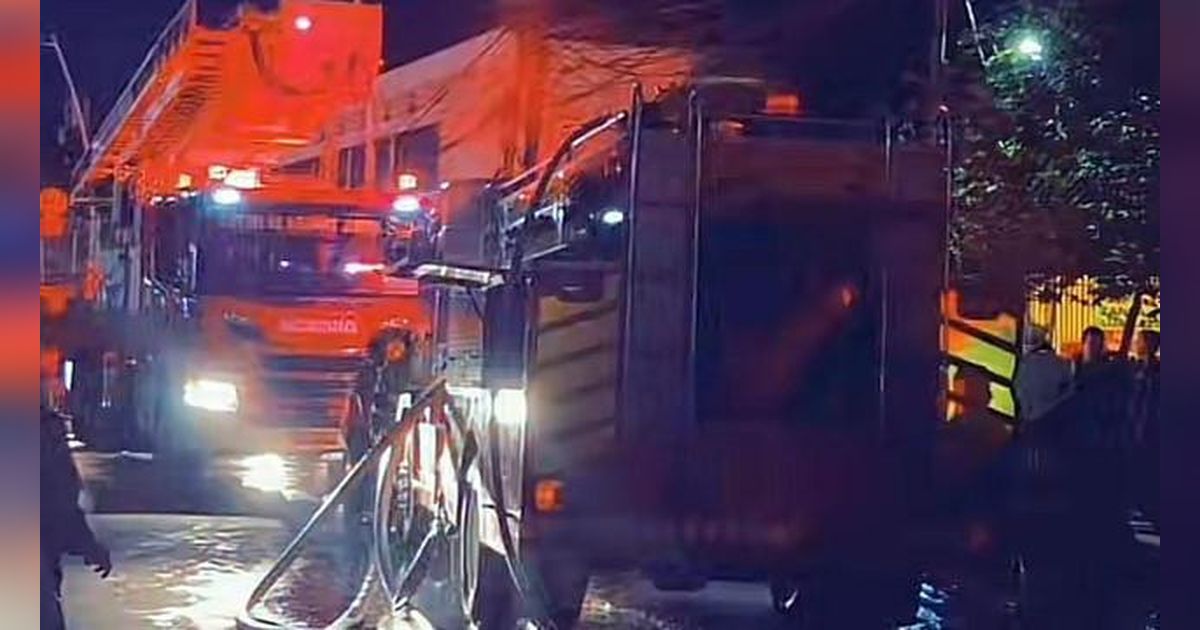 Ruko di Tanah Abang Kebakaran, 12 Mobil Pemadam Kebakaran Diterjunkan